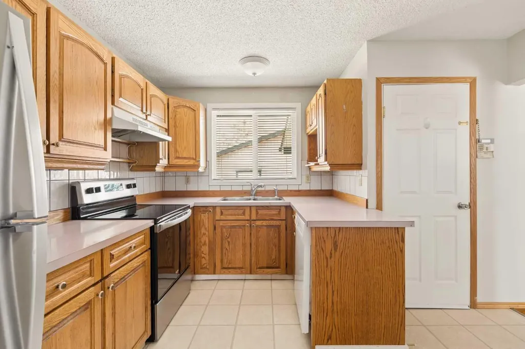 404 Manora Way NE Calgary AB T2A4R4