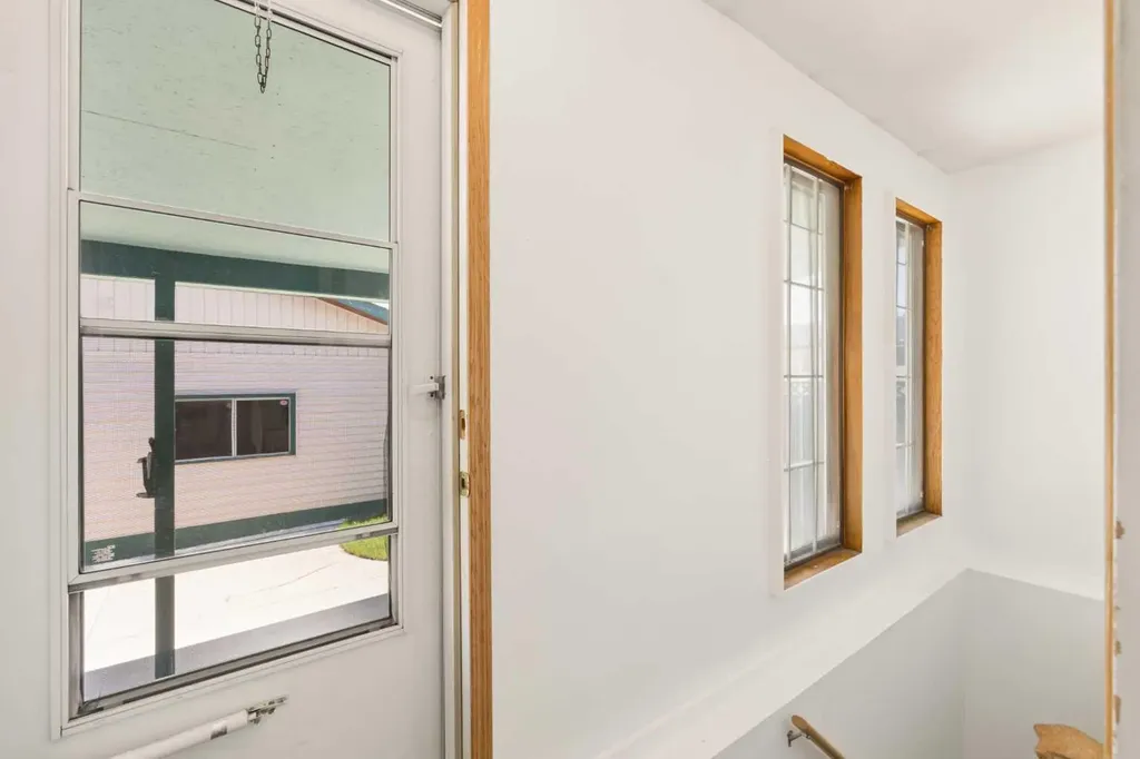 404 Manora Way NE Calgary AB T2A4R4