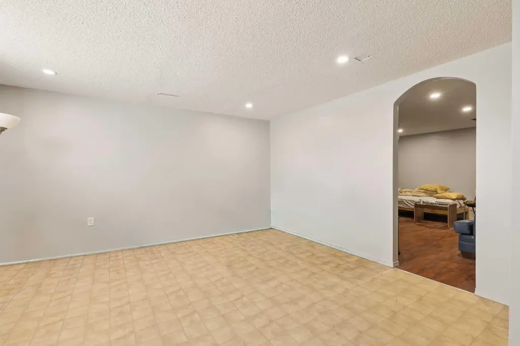404 Manora Way NE Calgary AB T2A4R4
