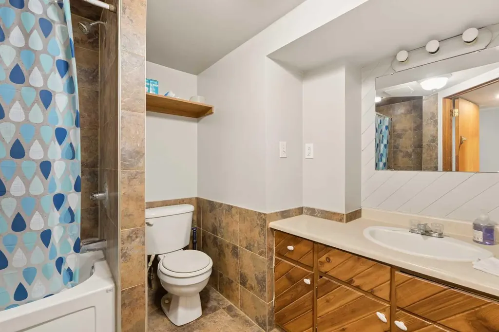 404 Manora Way NE Calgary AB T2A4R4