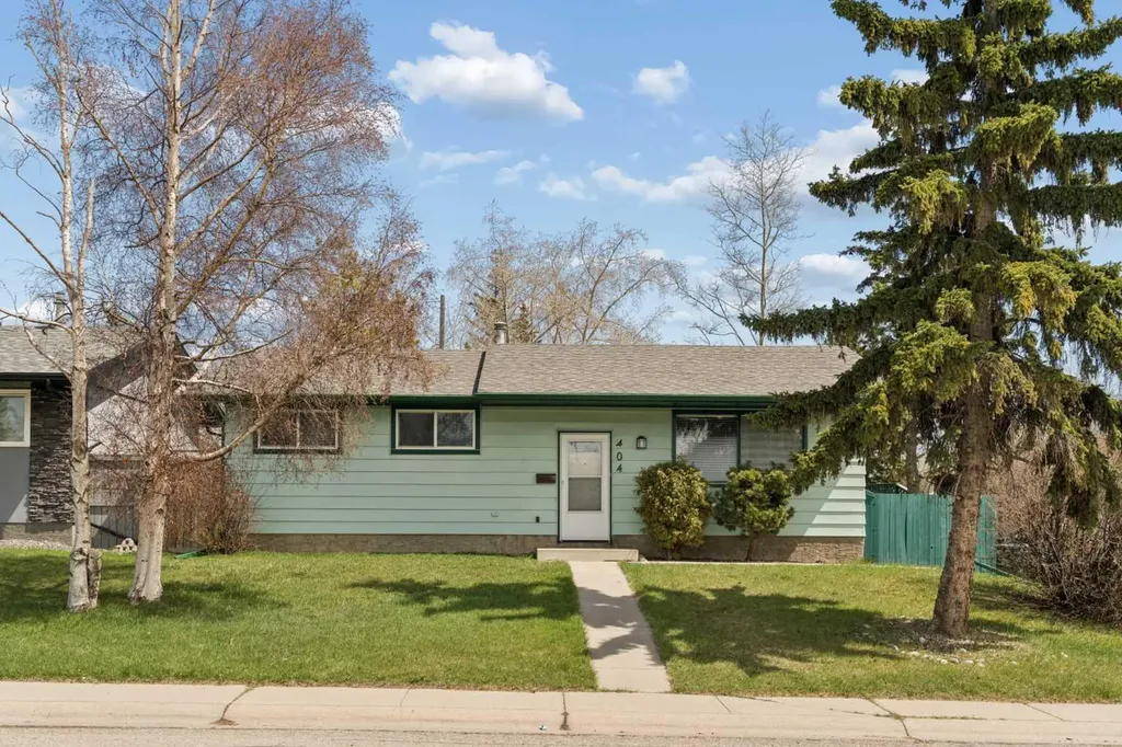 404 Manora Way NE Calgary AB T2A4R4