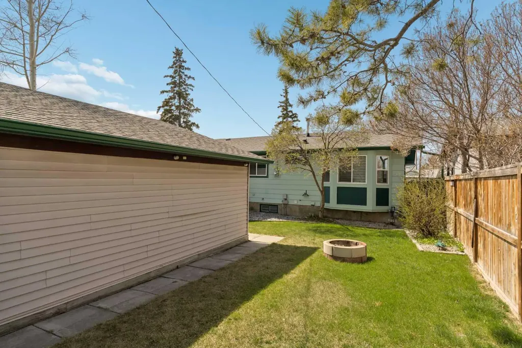 404 Manora Way NE Calgary AB T2A4R4