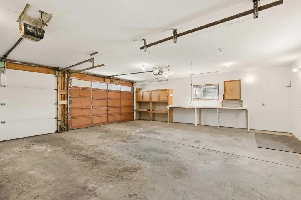 404 Manora Way NE Calgary AB T2A4R4