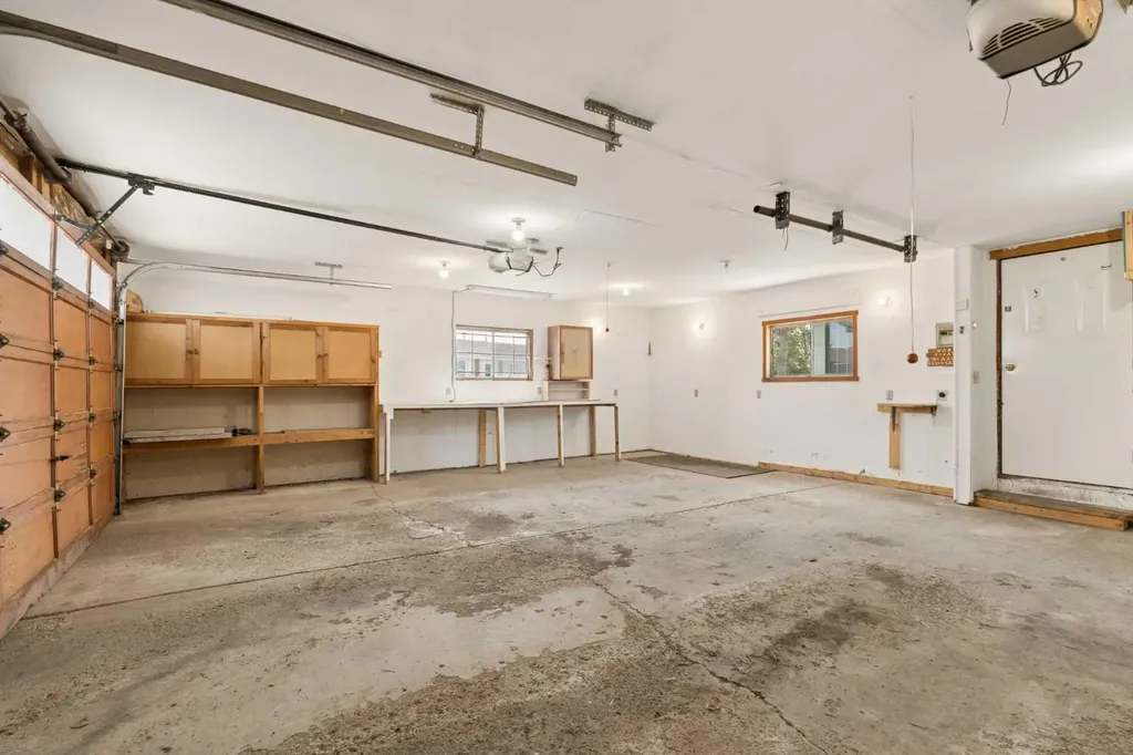 404 Manora Way NE Calgary AB T2A4R4