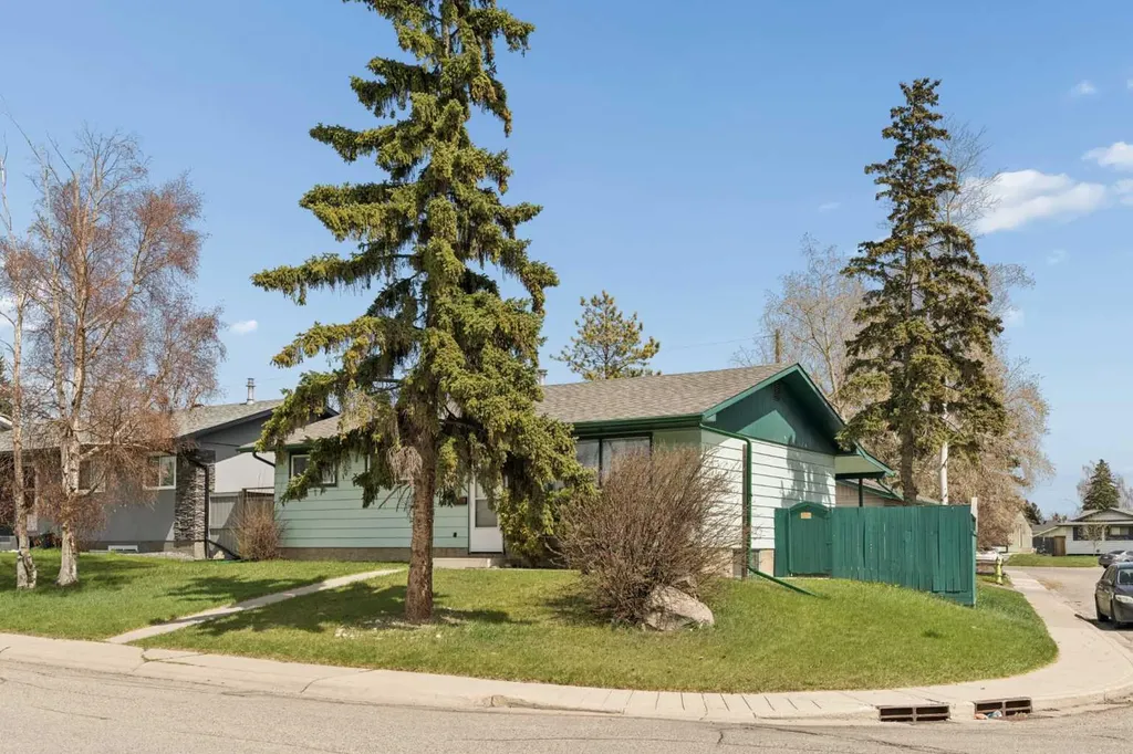 404 Manora Way NE Calgary AB T2A4R4