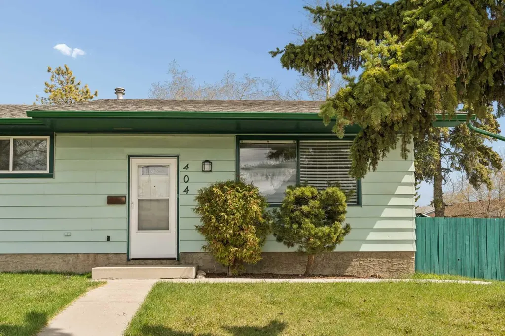 404 Manora Way NE Calgary AB T2A4R4