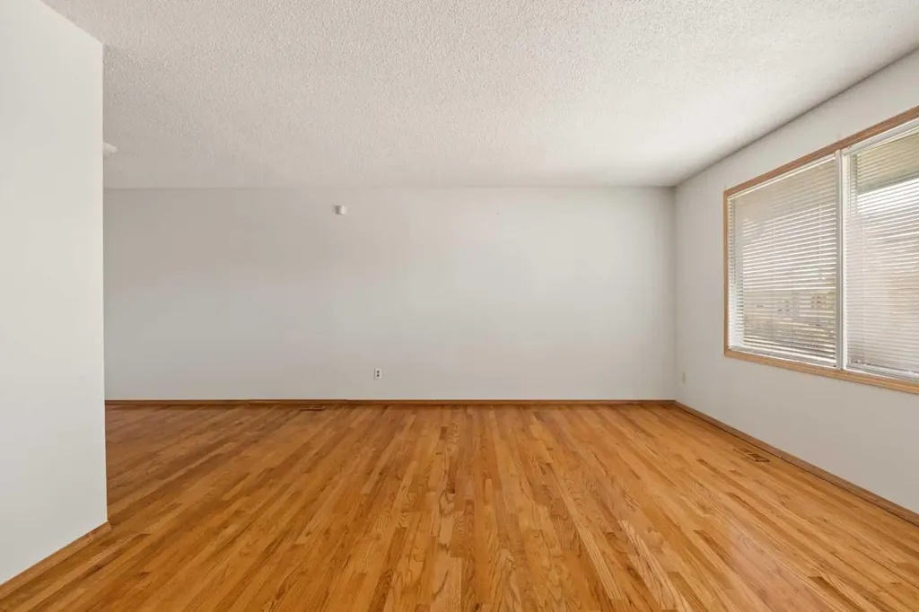 404 Manora Way NE Calgary AB T2A4R4