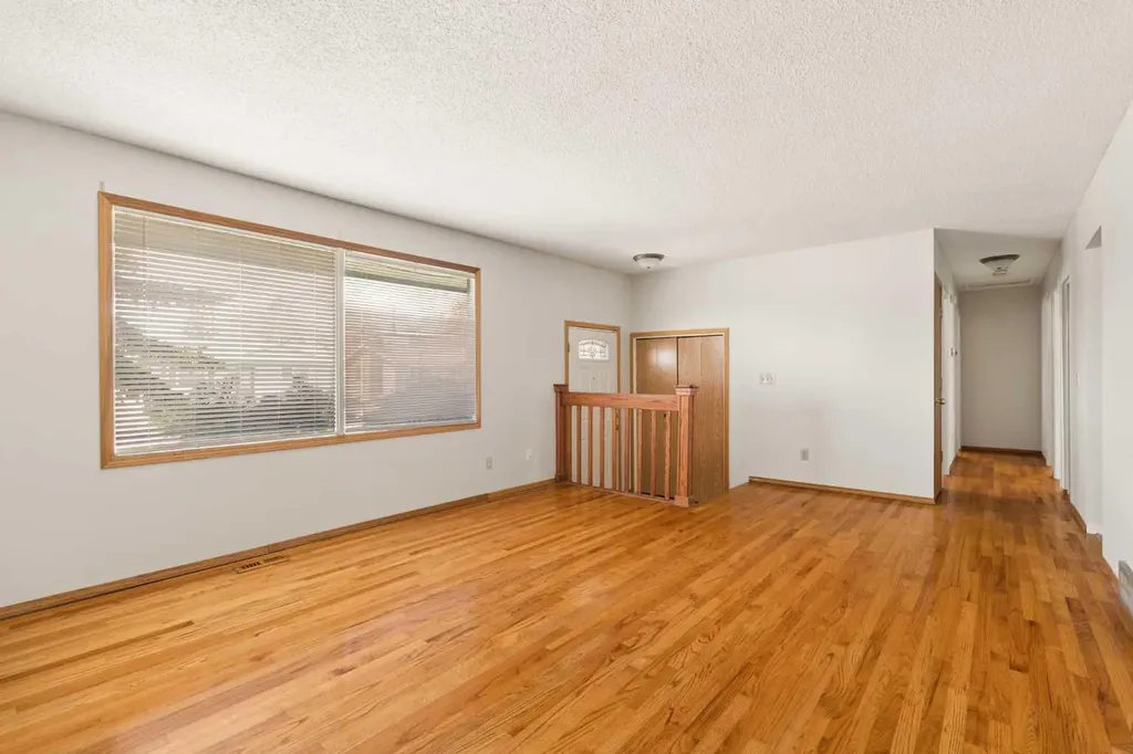 404 Manora Way NE Calgary AB T2A4R4