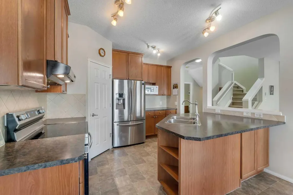 149 Saddlecrest Green NE Calgary AB T3J 5N3