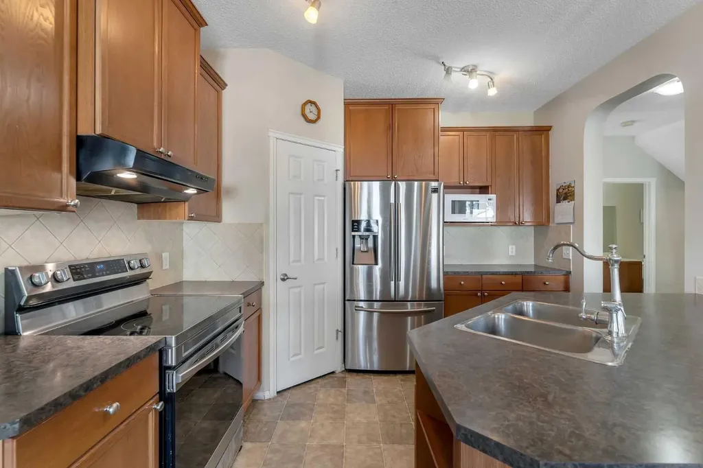149 Saddlecrest Green NE Calgary AB T3J 5N3