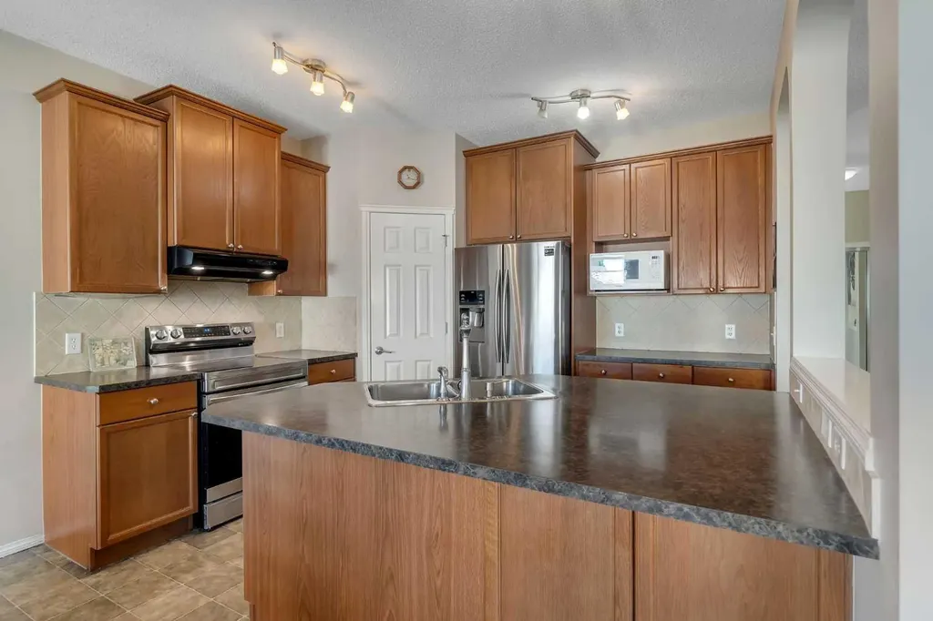 149 Saddlecrest Green NE Calgary AB T3J 5N3