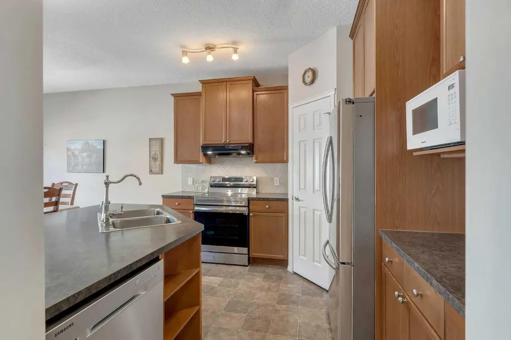 149 Saddlecrest Green NE Calgary AB T3J 5N3