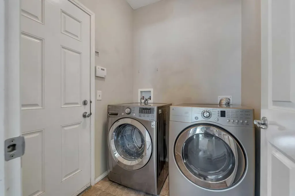 149 Saddlecrest Green NE Calgary AB T3J 5N3