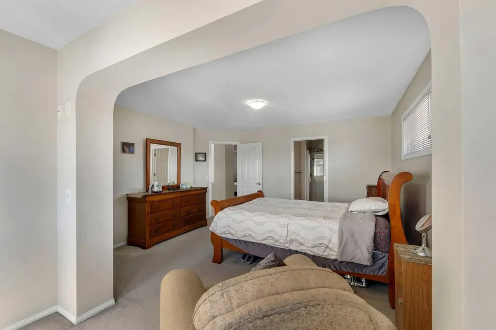 149 Saddlecrest Green NE Calgary AB T3J 5N3