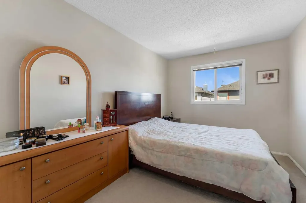 149 Saddlecrest Green NE Calgary AB T3J 5N3