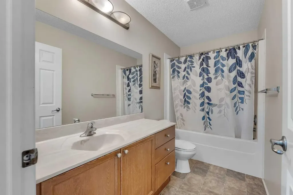 149 Saddlecrest Green NE Calgary AB T3J 5N3