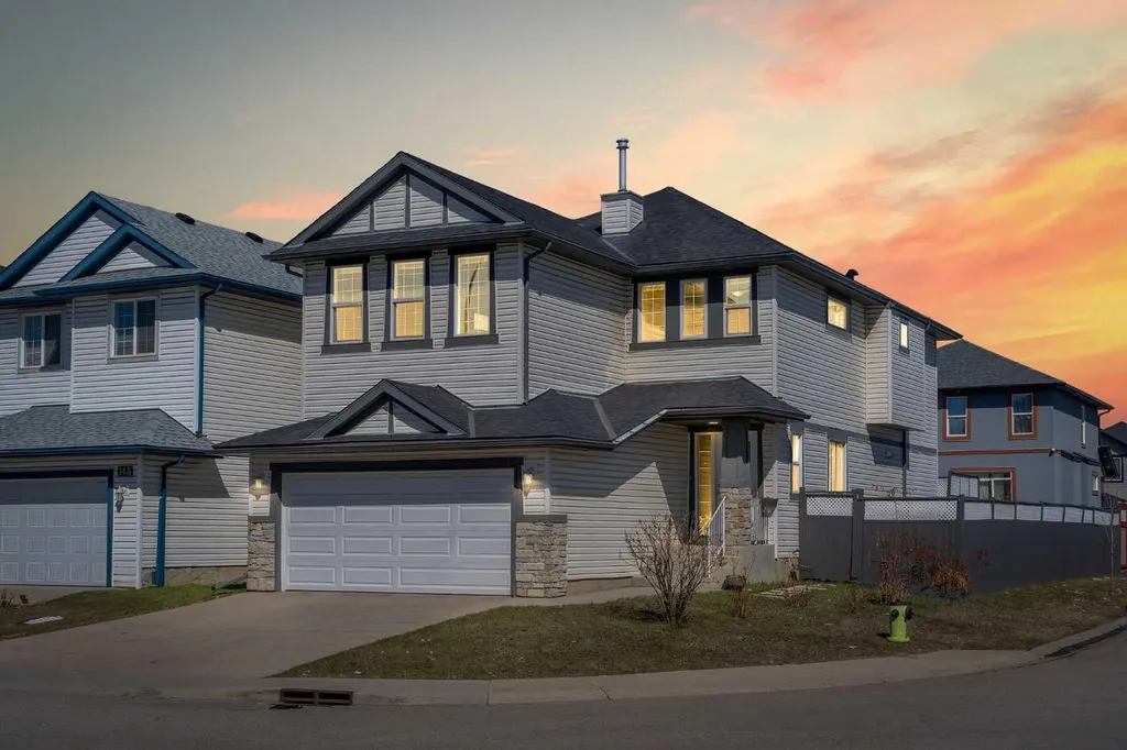 149 Saddlecrest Green NE Calgary AB T3J 5N3