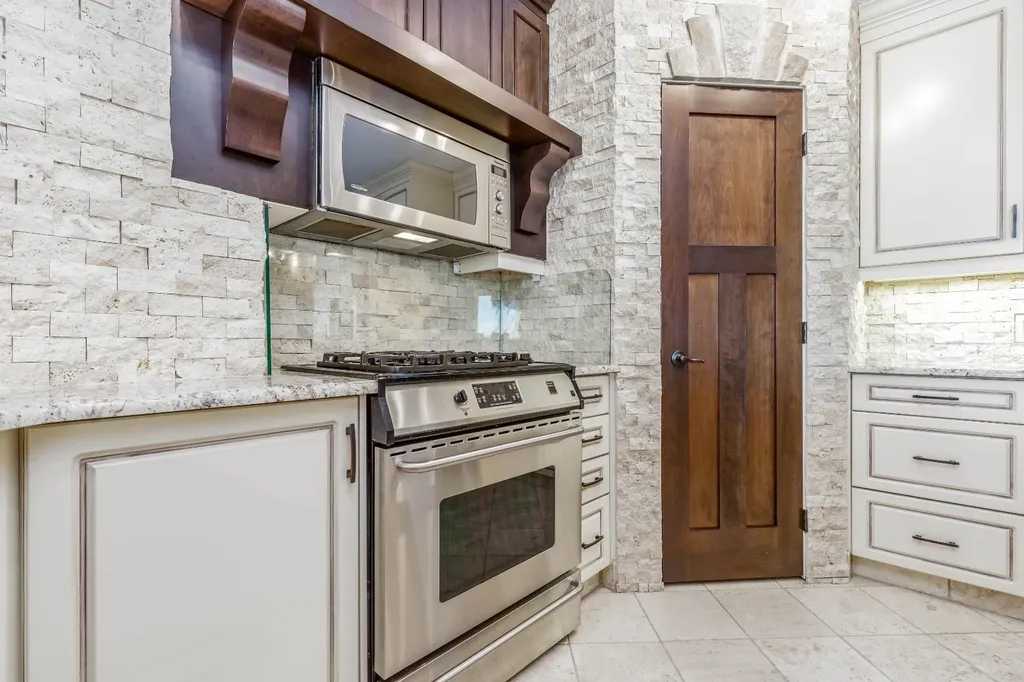 837 2 Avenue SW Calgary AB T2P 0E6