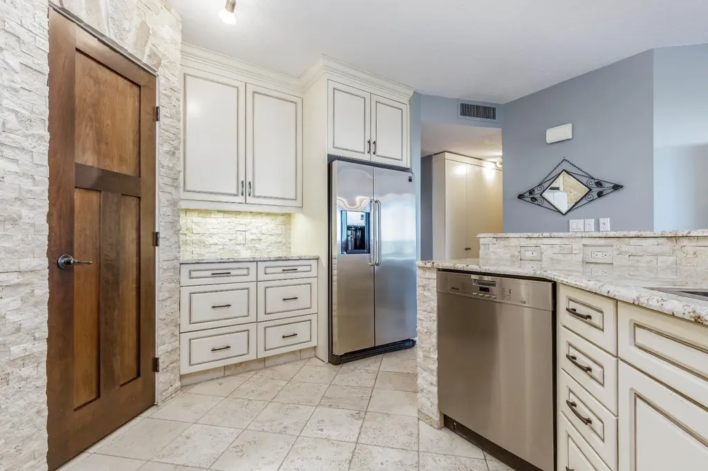 837 2 Avenue SW Calgary AB T2P 0E6