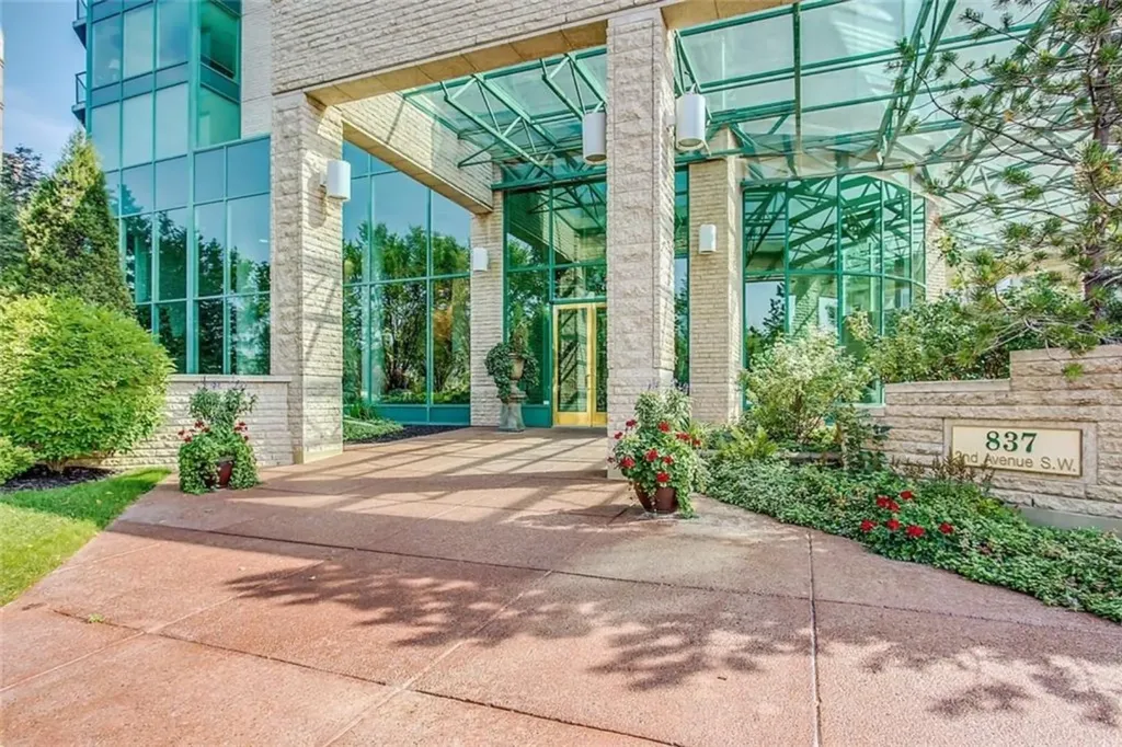 837 2 Avenue SW Calgary AB T2P 0E6