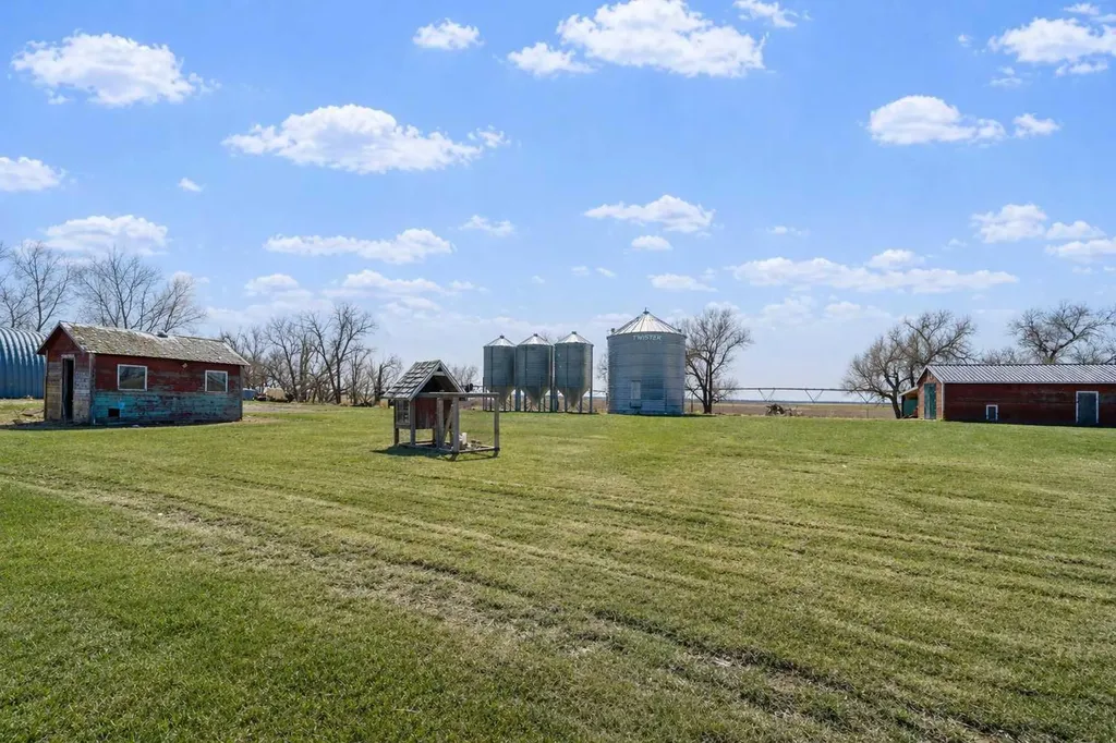 104040 Range Road 111 Bow Island AB T0K 0G0