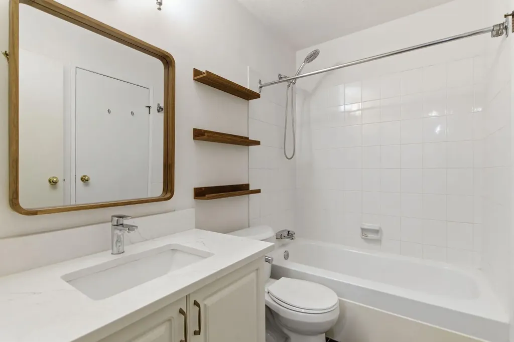 540 18 Avenue SW Calgary AB T2S 0C5