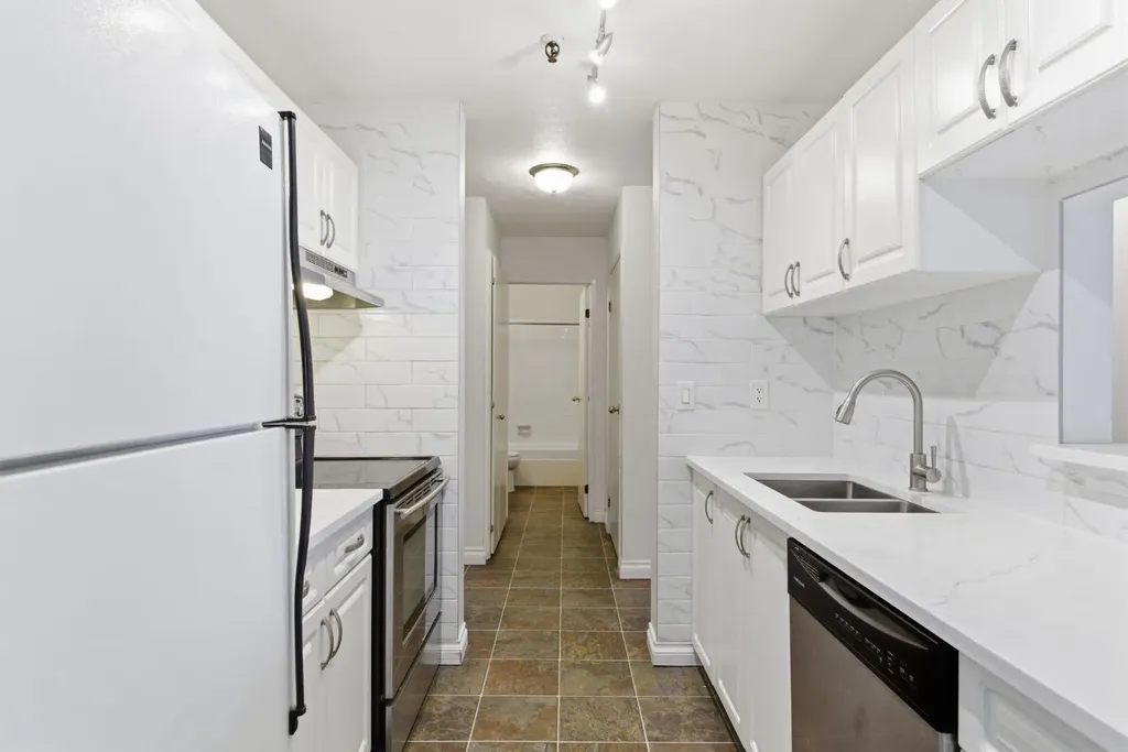540 18 Avenue SW Calgary AB T2S 0C5