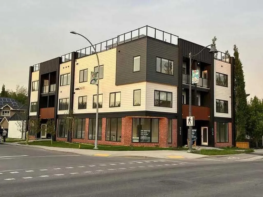 1908 47 Street Calgary AB T3B 6B8