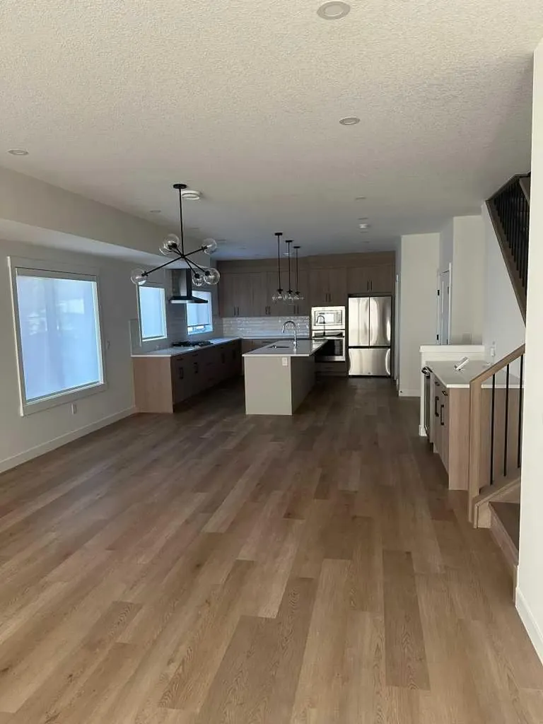 1908 47 Street Calgary AB T3B 6B8