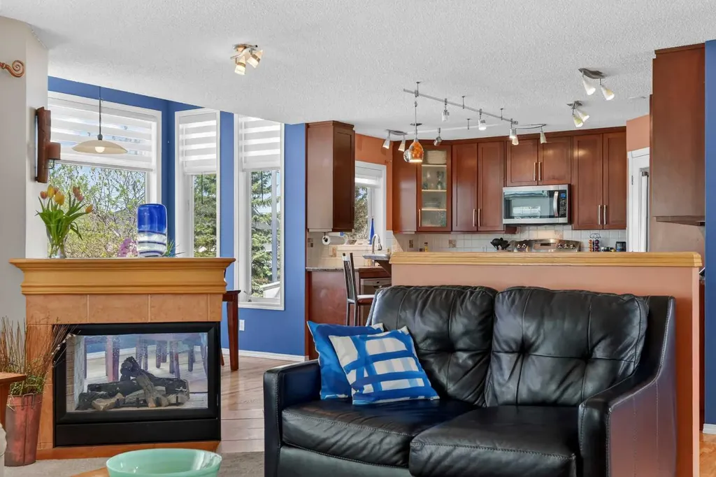 230 Rocky Ridge Cove NW Calgary AB T3G 4L1