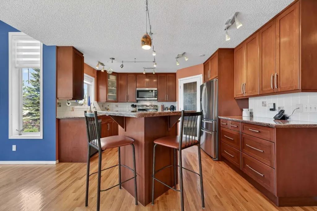 230 Rocky Ridge Cove NW Calgary AB T3G 4L1