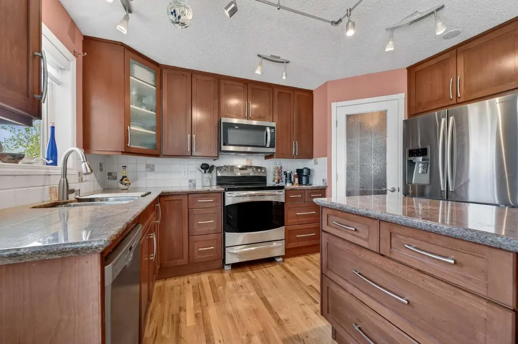 230 Rocky Ridge Cove NW Calgary AB T3G 4L1
