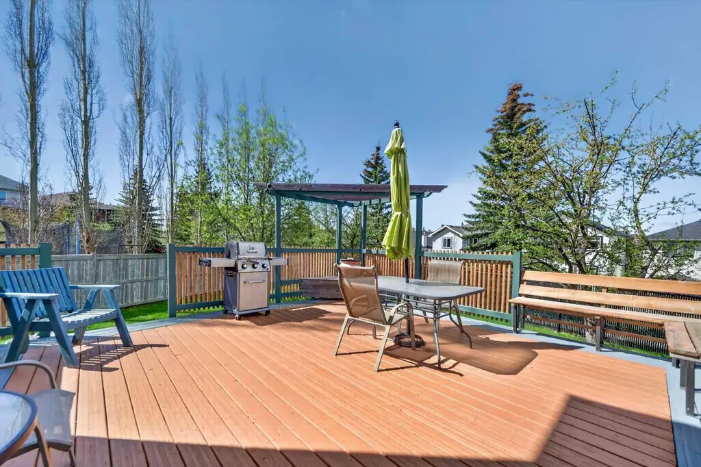 230 Rocky Ridge Cove NW Calgary AB T3G 4L1