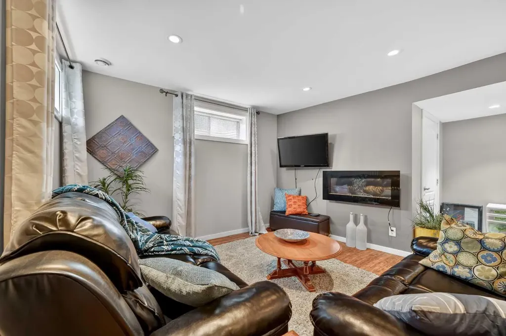 230 Rocky Ridge Cove NW Calgary AB T3G 4L1
