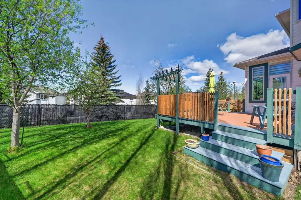 230 Rocky Ridge Cove NW Calgary AB T3G 4L1