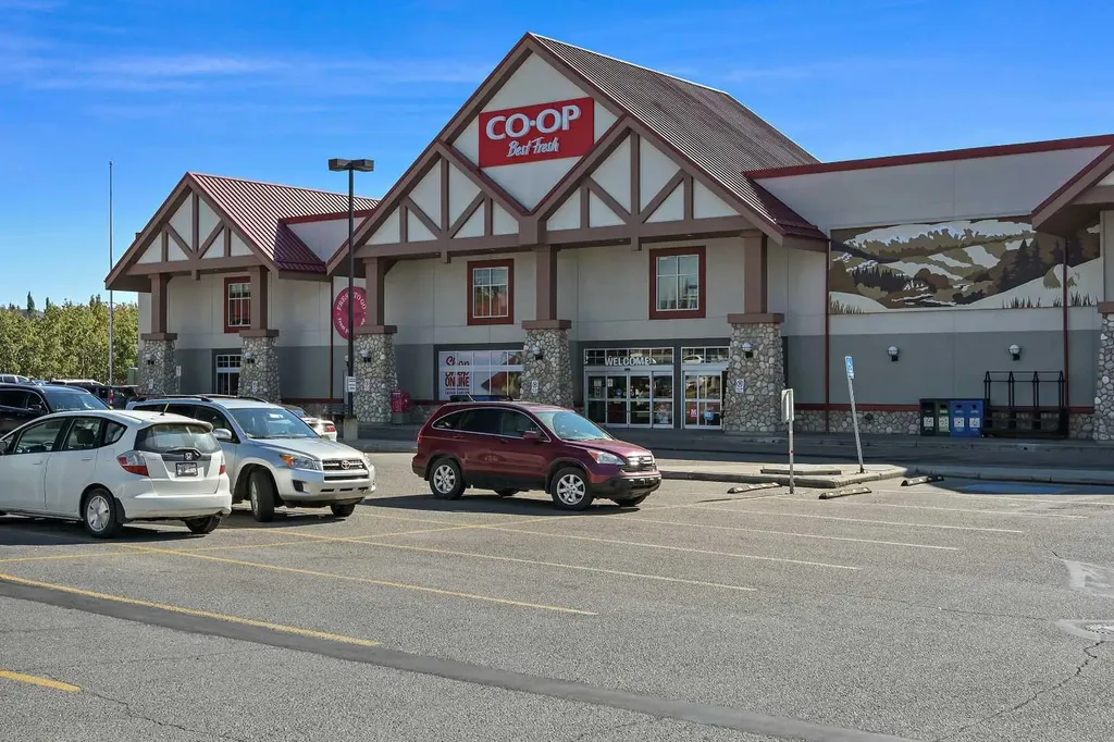 230 Rocky Ridge Cove NW Calgary AB T3G 4L1