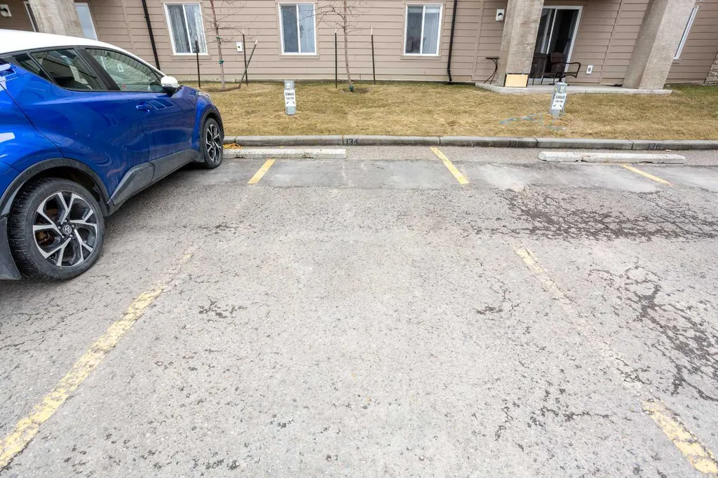304 Mackenzie Way SW Airdrie AB T4B 3H6
