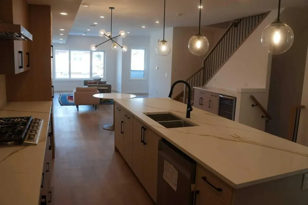 1904 47 Street Calgary AB T3B 6B8