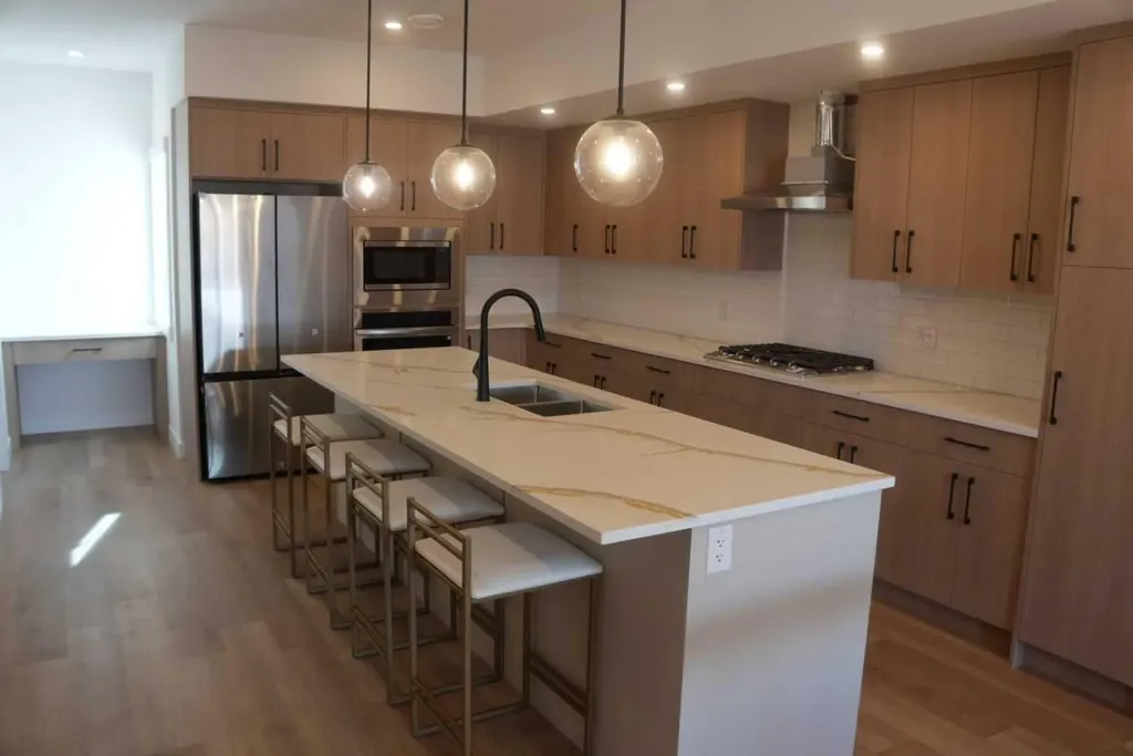1904 47 Street Calgary AB T3B 6B8