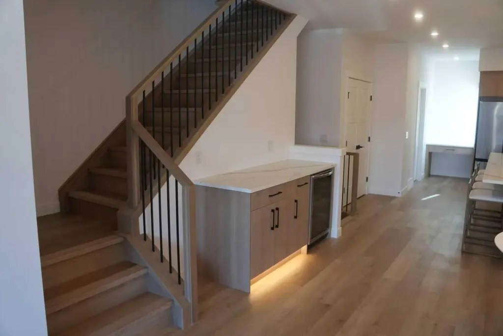 1904 47 Street Calgary AB T3B 6B8