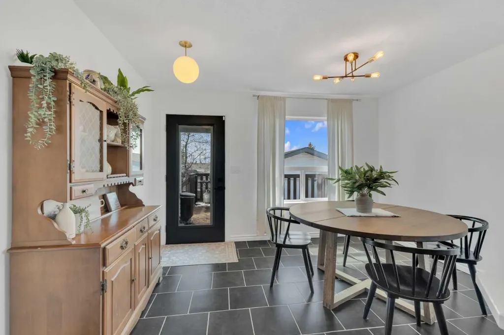 21 Silver Drive Blackfalds AB T0M 0J0