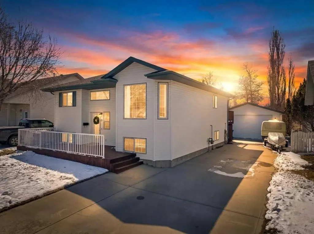 21 Silver Drive Blackfalds AB T0M 0J0