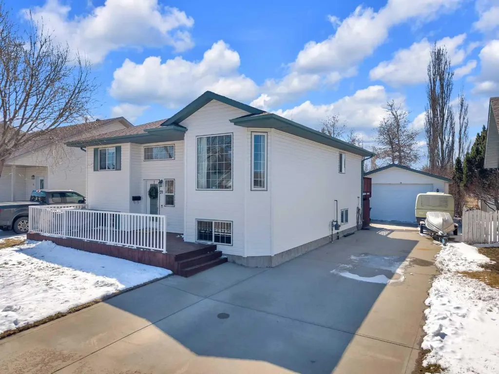 21 Silver Drive Blackfalds AB T0M 0J0