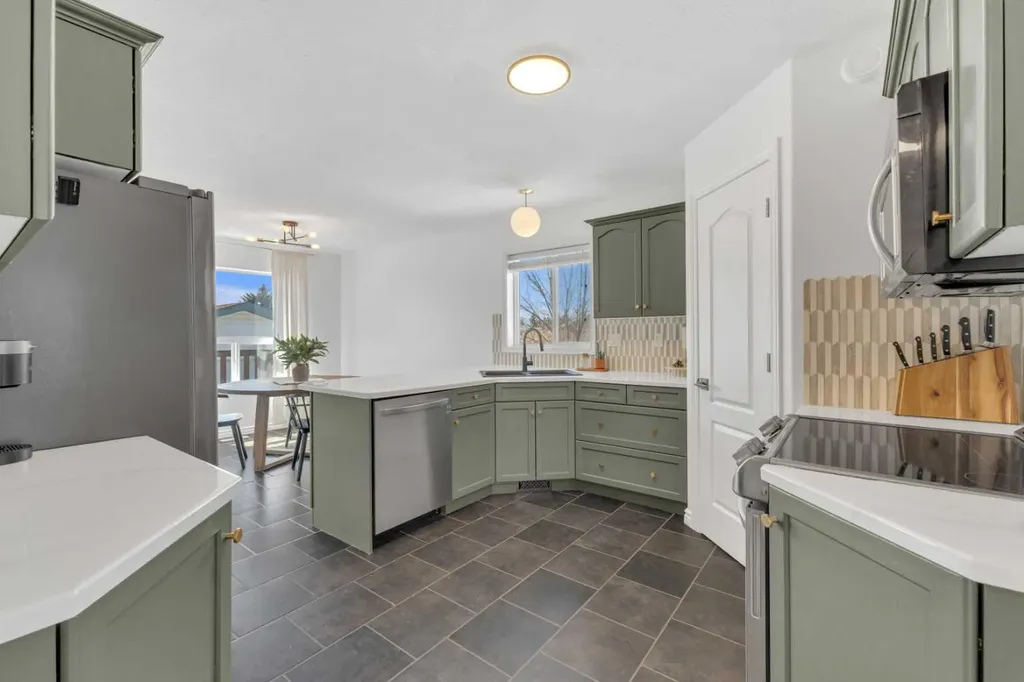 21 Silver Drive Blackfalds AB T0M 0J0
