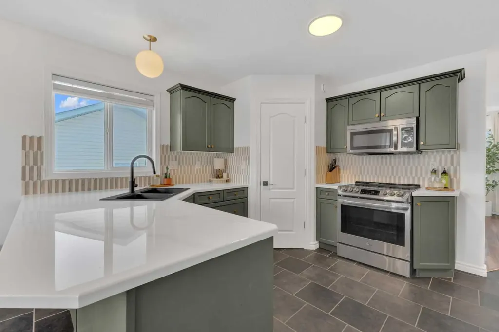 21 Silver Drive Blackfalds AB T0M 0J0