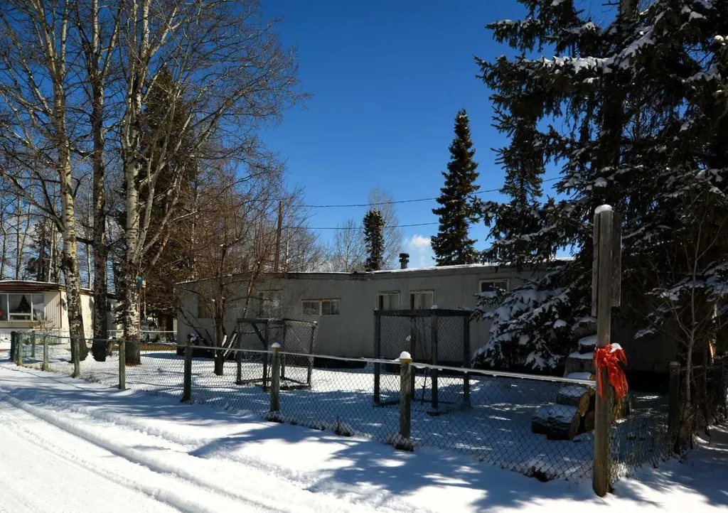 810 56 Street Edson AB T7E 1Y3