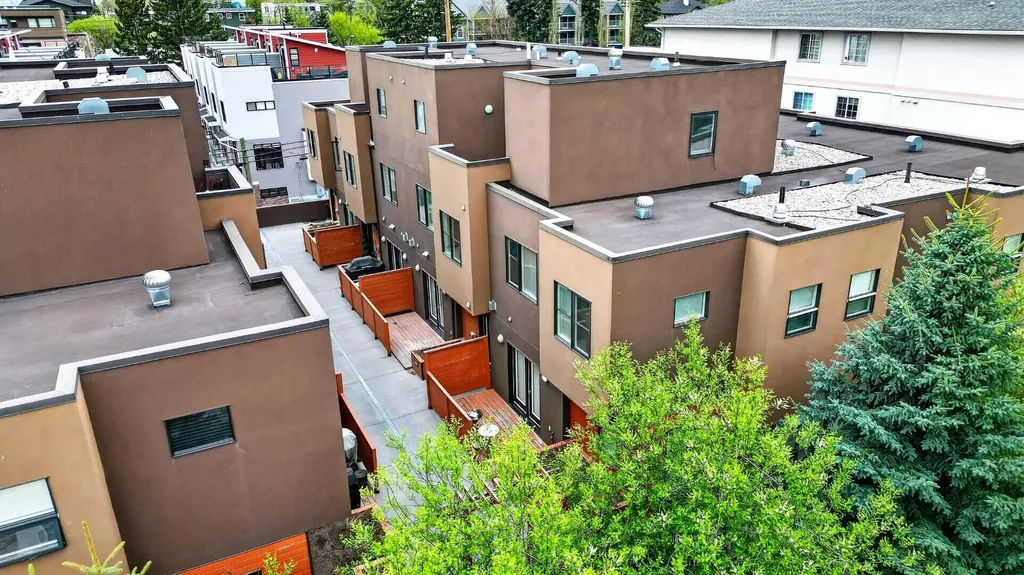 1717 27 Avenue SW Calgary AB T2T 1G9