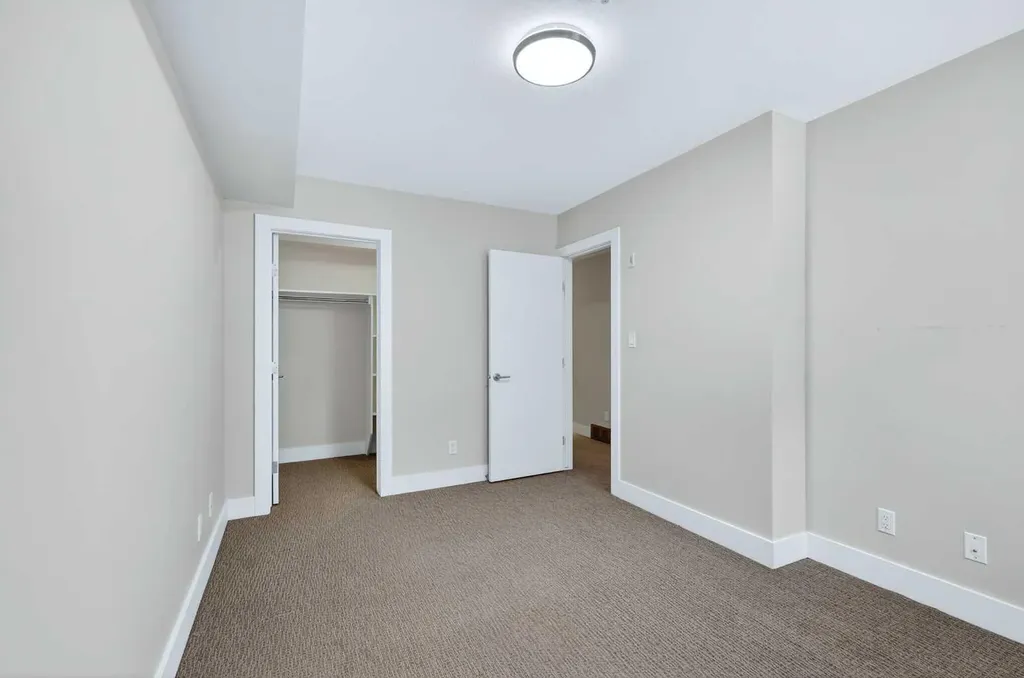 1717 27 Avenue SW Calgary AB T2T 1G9