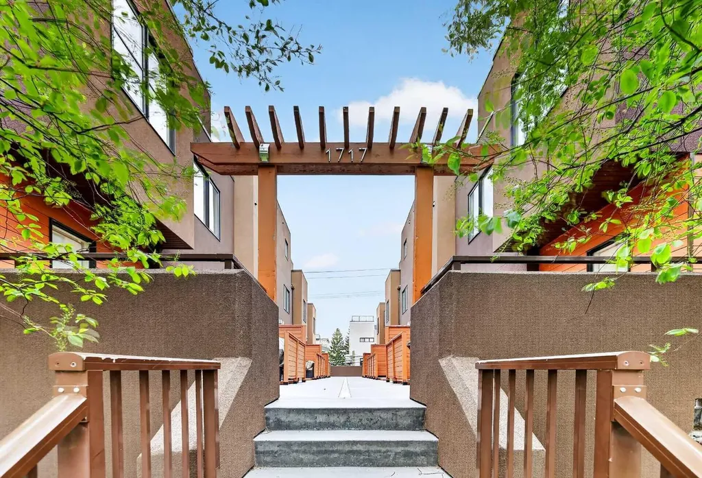 1717 27 Avenue SW Calgary AB T2T 1G9