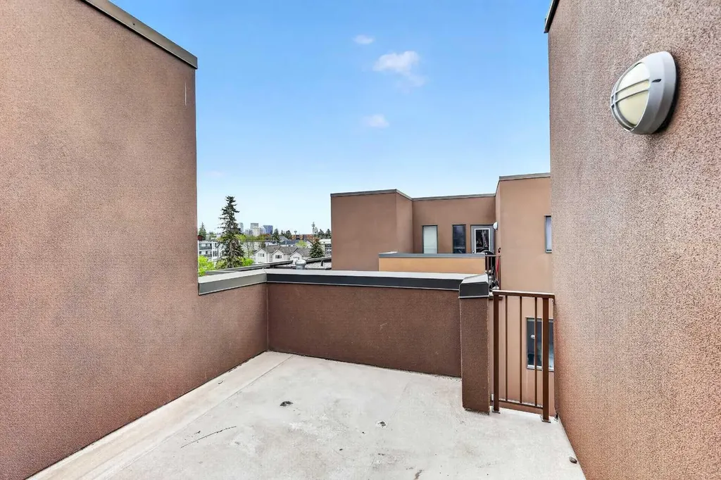 1717 27 Avenue SW Calgary AB T2T 1G9